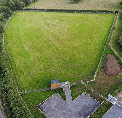 Grow Walkies, Dog Field, South Mimms in Hertsmere